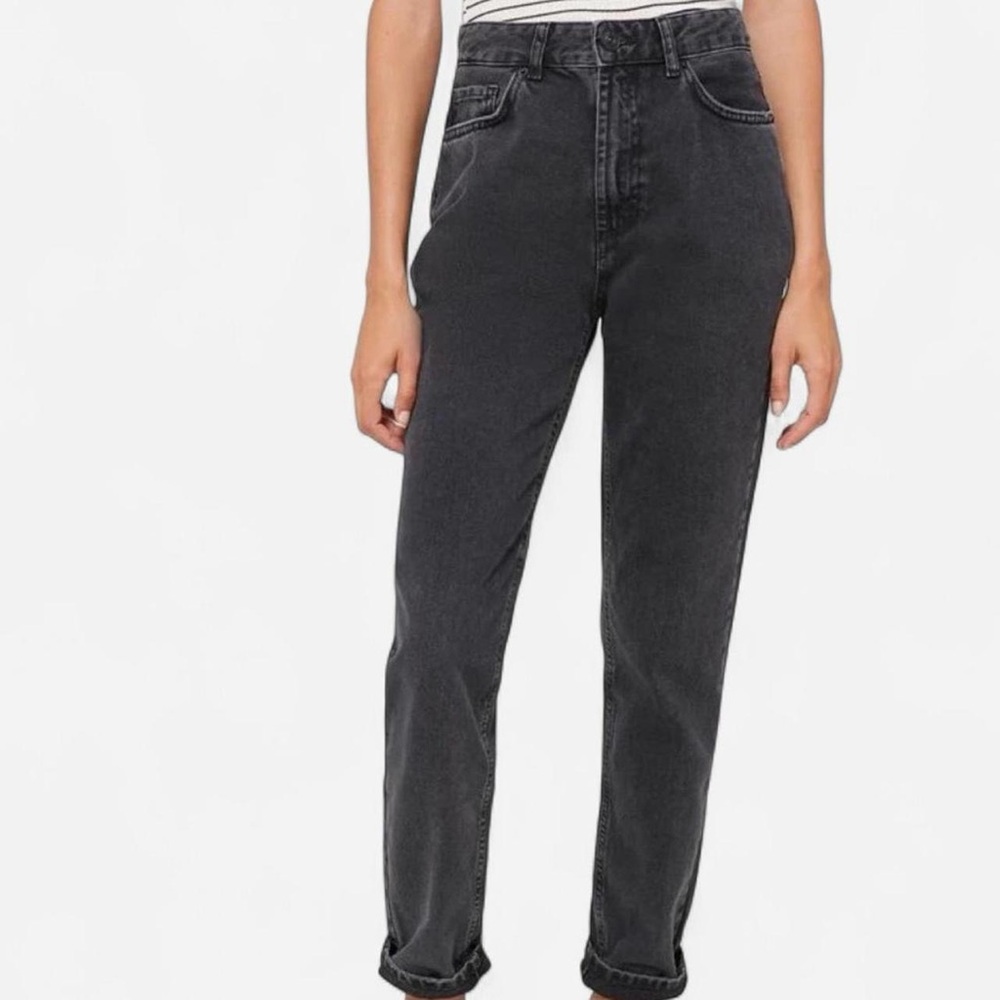 BDG Mom High-Rise Jeans